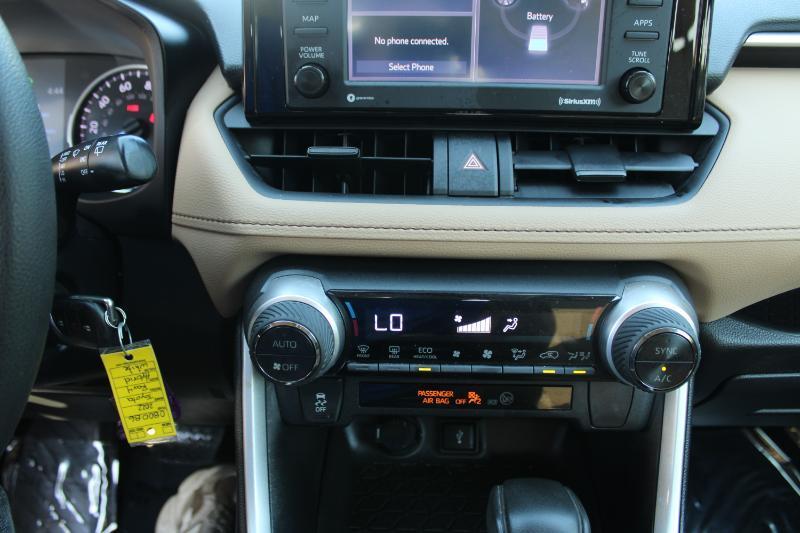 Toyota RAV4 Hybrid LE AWD (Natl) 2022