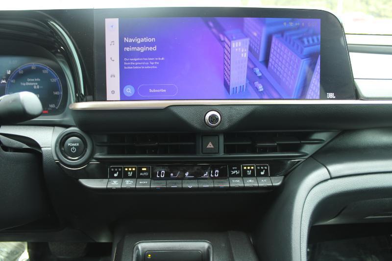 Toyota Crown Limited AWD (Natl) 2023