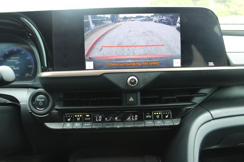 Toyota Crown Limited AWD (Natl) 2023