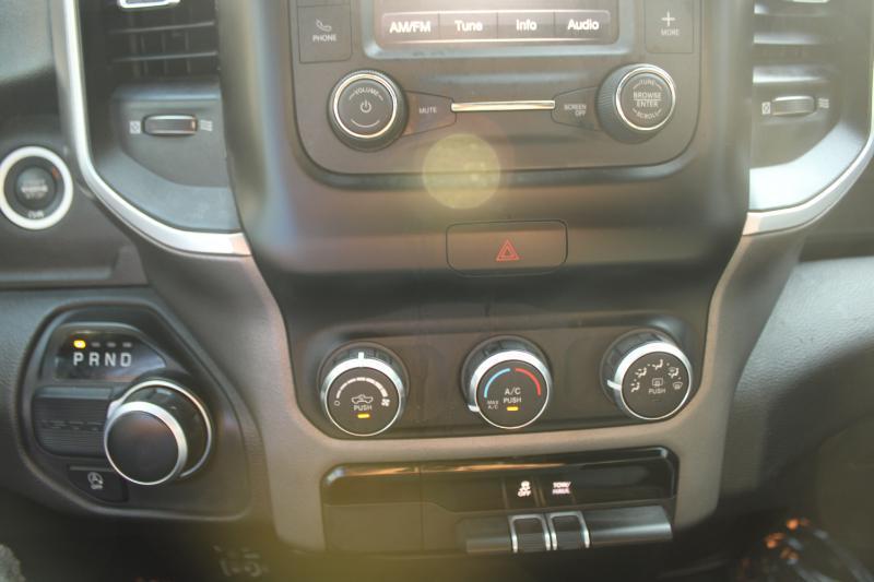 RAM 1500 Big Horn 4x2 Crew Cab 5'7" Box 2021
