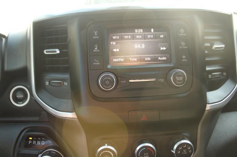 RAM 1500 Big Horn 4x2 Crew Cab 5'7" Box 2021