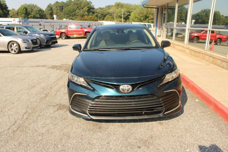 Toyota Camry LE Auto (Natl) 2021