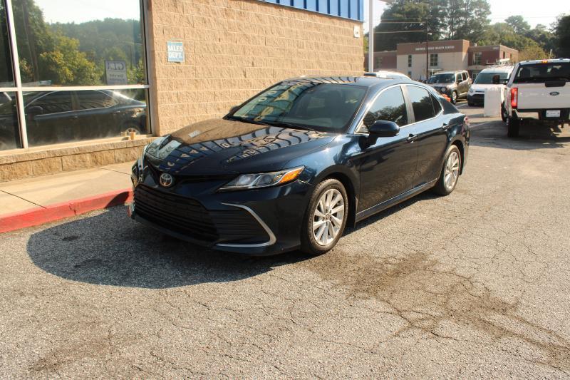 Toyota Camry LE Auto (Natl) 2021