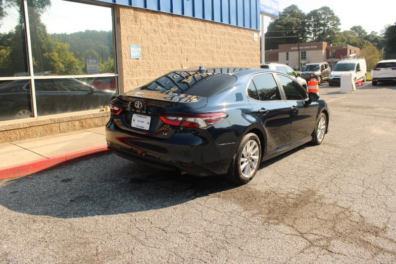 Toyota Camry LE Auto (Natl) 2021