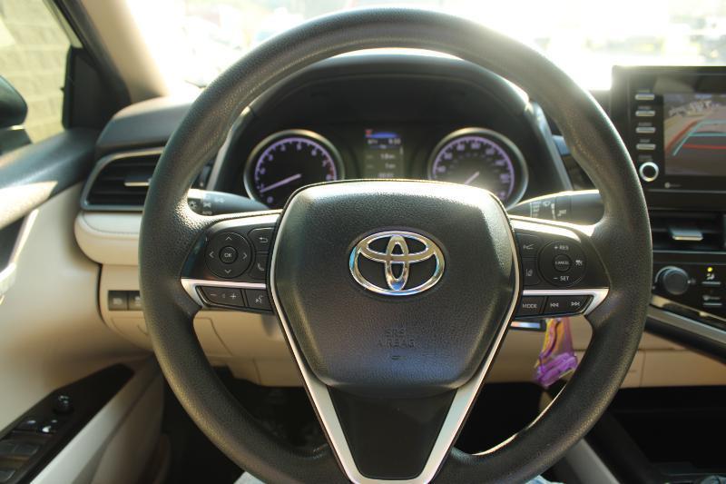 Toyota Camry LE Auto (Natl) 2021