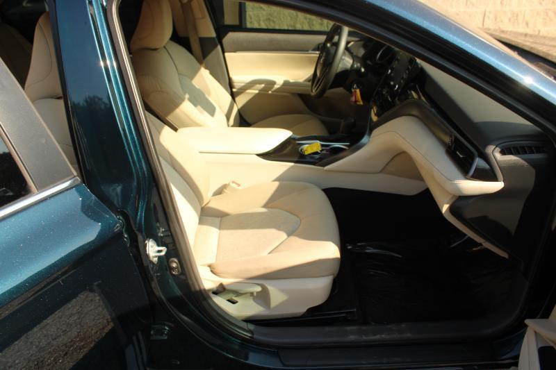 Toyota Camry LE Auto (Natl) 2021