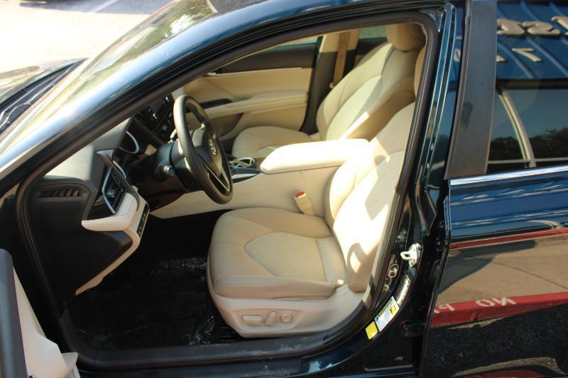 Toyota Camry LE Auto (Natl) 2021