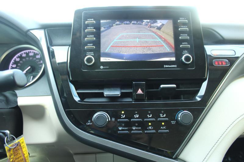 Toyota Camry LE Auto (Natl) 2021