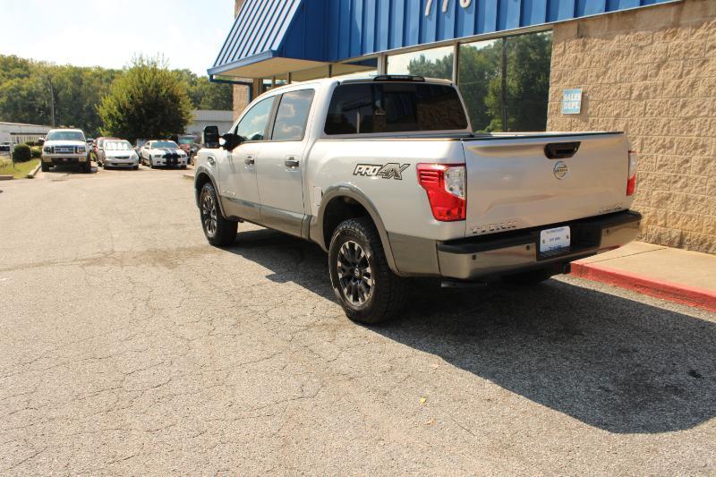 Nissan Titan 4x4 Crew Cab PRO-4X 2017