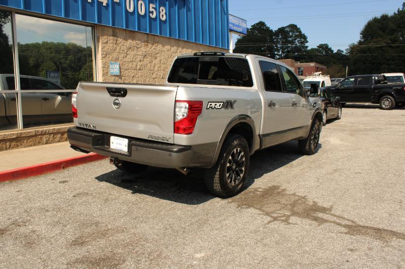 Nissan Titan 4x4 Crew Cab PRO-4X 2017