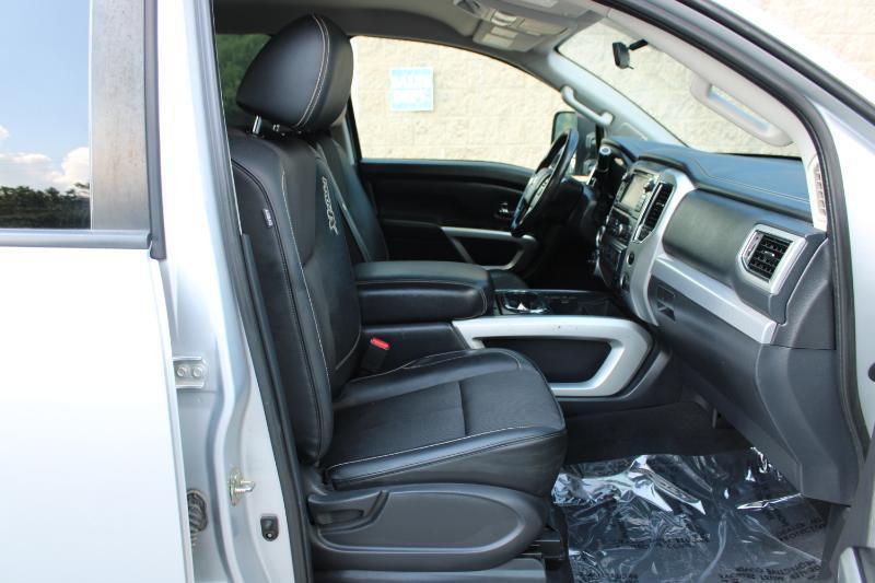 Nissan Titan 4x4 Crew Cab PRO-4X 2017