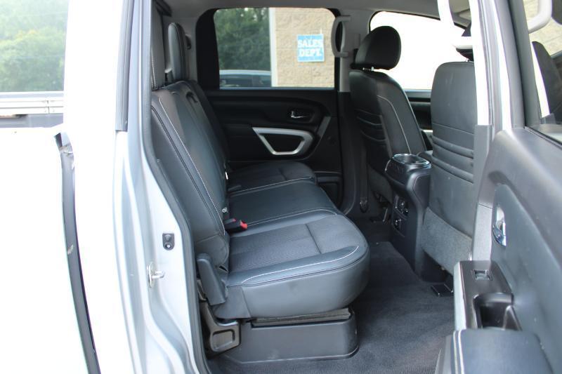 Nissan Titan 4x4 Crew Cab PRO-4X 2017