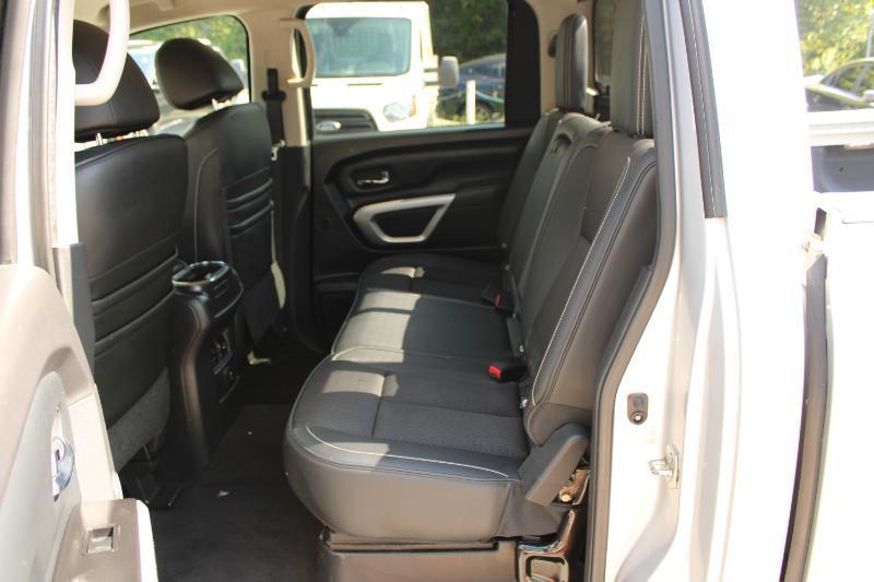 Nissan Titan 4x4 Crew Cab PRO-4X 2017