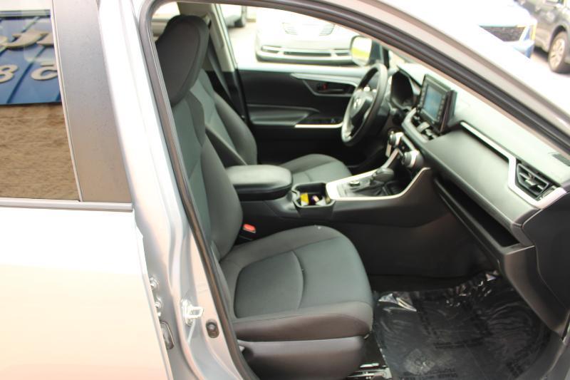 Toyota RAV4 Hybrid LE AWD (Natl) 2021