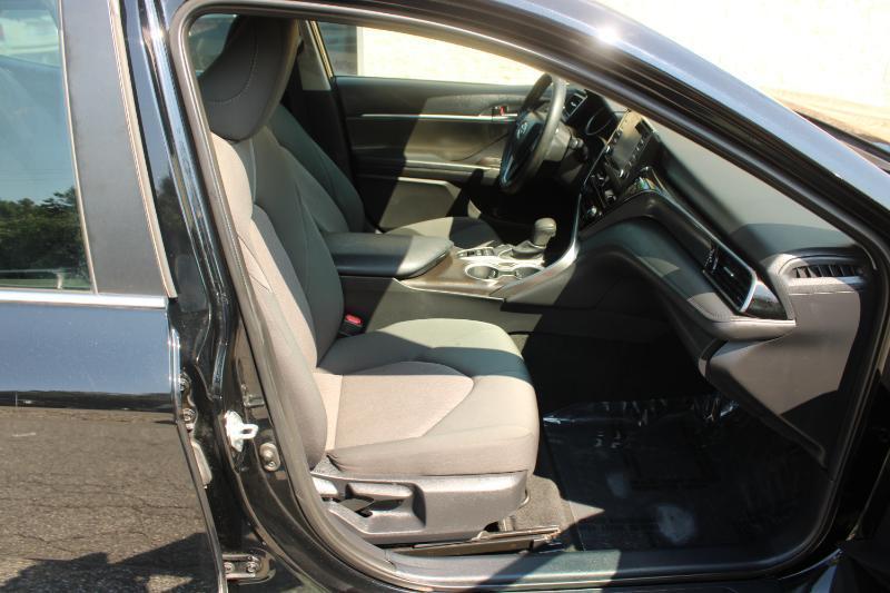 Toyota Camry Hybrid LE CVT (Natl) 2022
