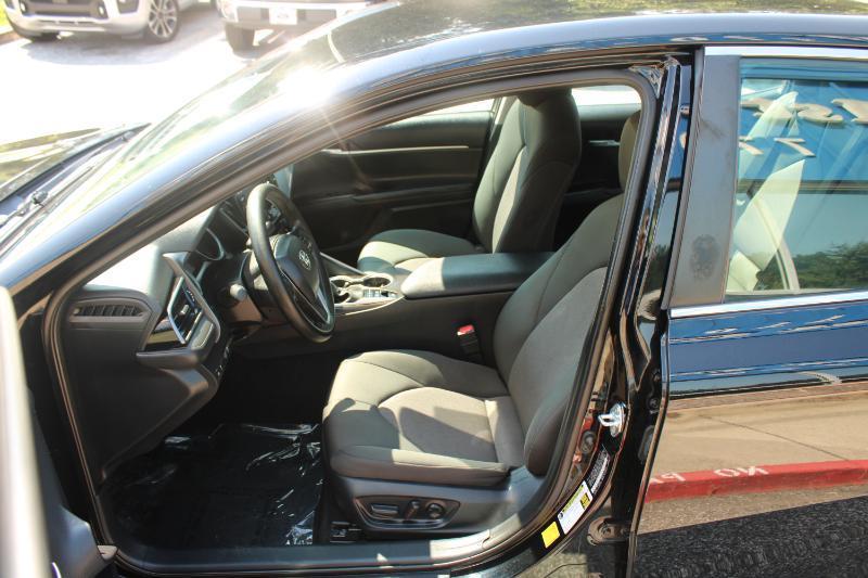 Toyota Camry Hybrid LE CVT (Natl) 2022