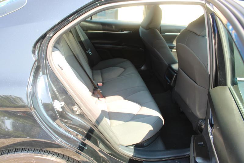 Toyota Camry Hybrid LE CVT (Natl) 2022