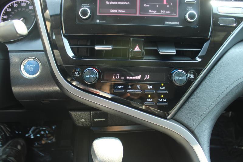 Toyota Camry Hybrid LE CVT (Natl) 2022