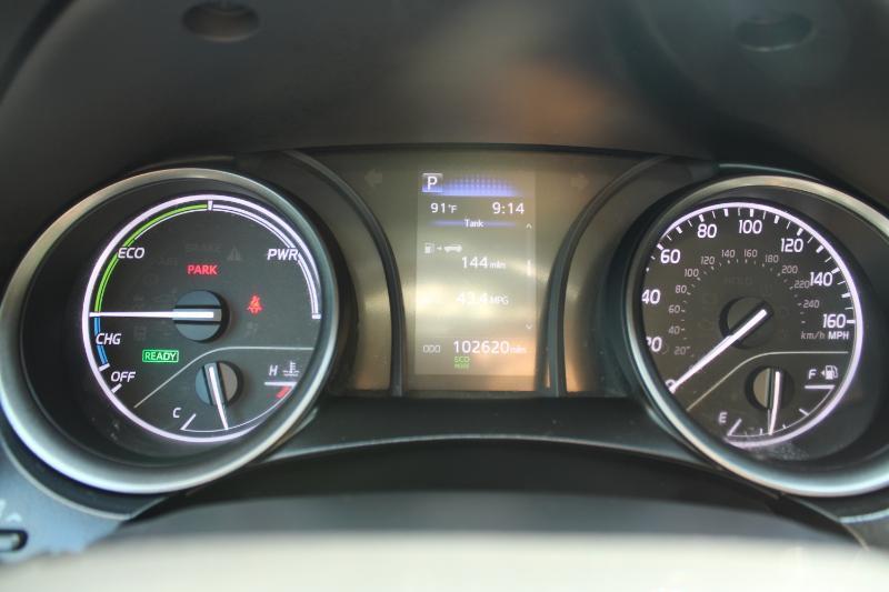 Toyota Camry Hybrid LE CVT (Natl) 2022