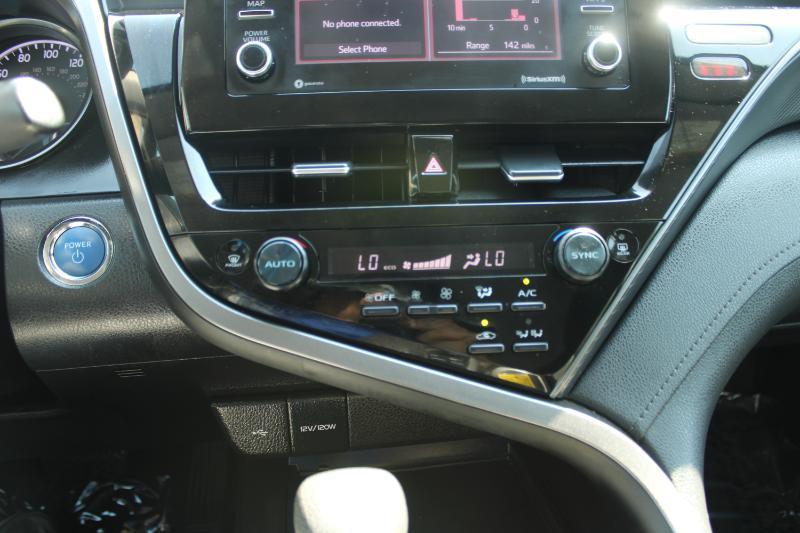 Toyota Camry Hybrid LE CVT (Natl) 2022