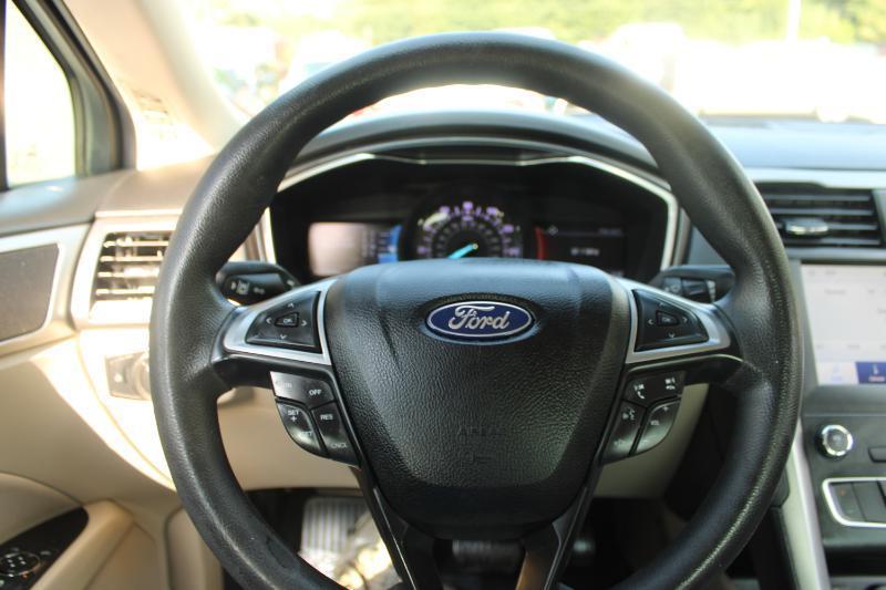 Ford Fusion SE FWD 2020