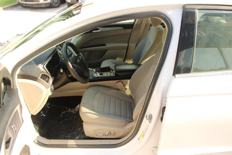 Ford Fusion SE FWD 2020
