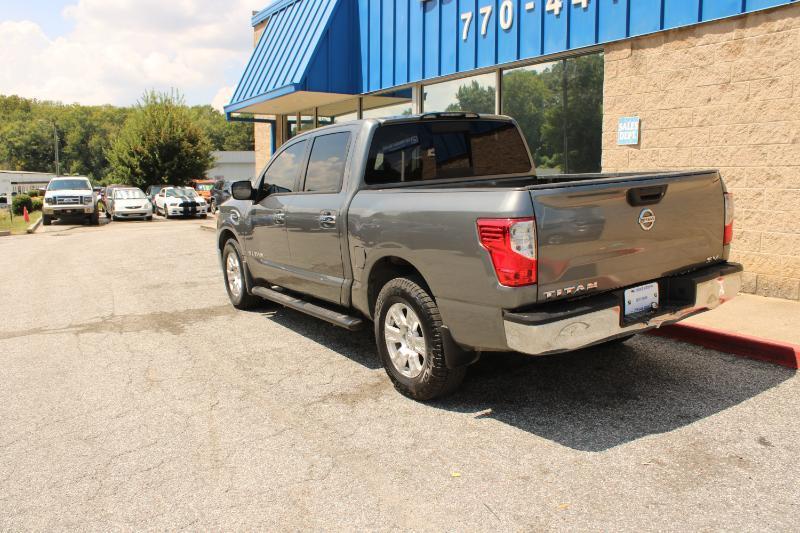 Nissan Titan 4x2 Crew Cab SV 2017