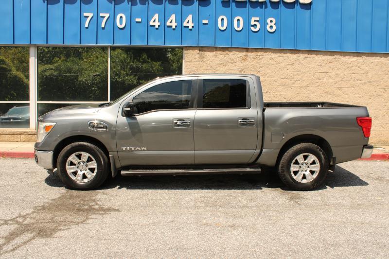 Nissan Titan 4x2 Crew Cab SV 2017