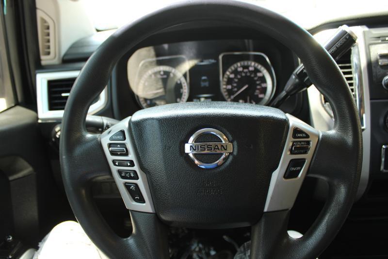 Nissan Titan 4x2 Crew Cab SV 2017
