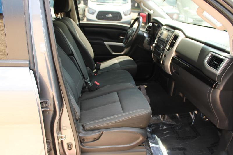Nissan Titan 4x2 Crew Cab SV 2017