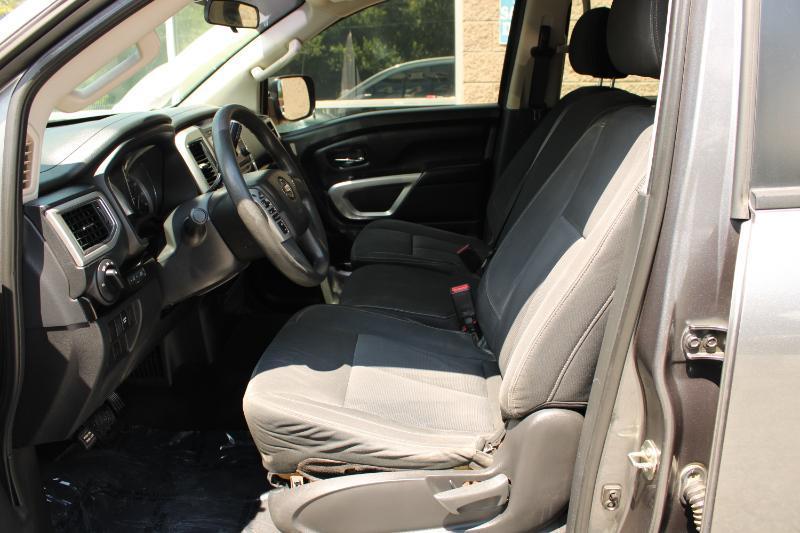 Nissan Titan 4x2 Crew Cab SV 2017