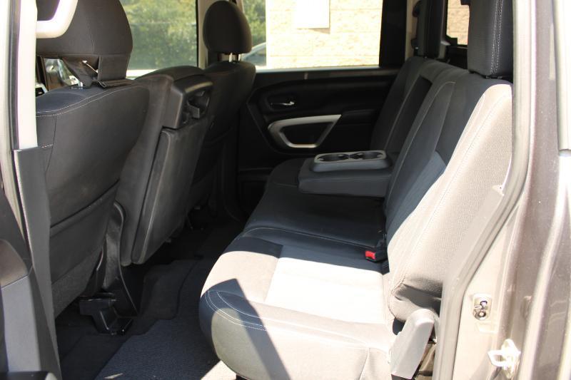 Nissan Titan 4x2 Crew Cab SV 2017