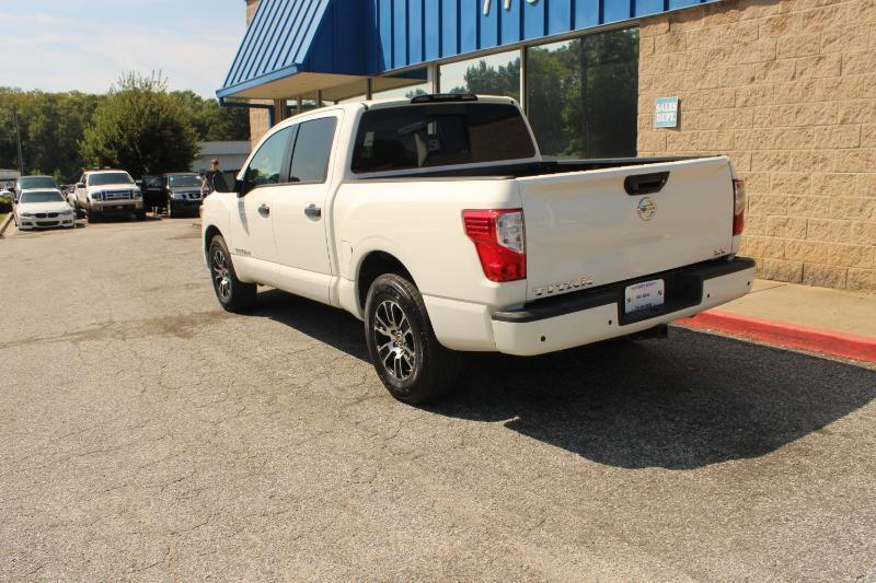 Nissan Titan 4x2 Crew Cab SV 2022