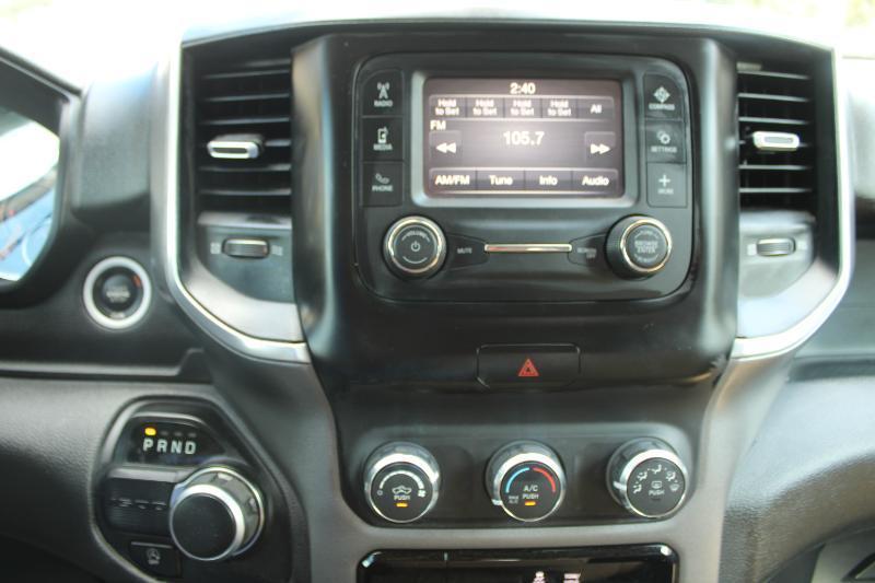 RAM 1500 Big Horn 4x2 Crew Cab 5'7" Box 2021
