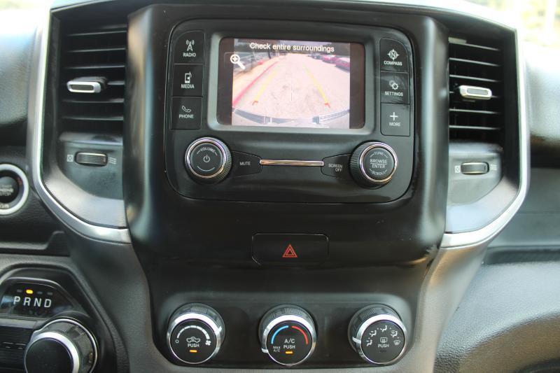 RAM 1500 Big Horn 4x2 Crew Cab 5'7" Box 2021