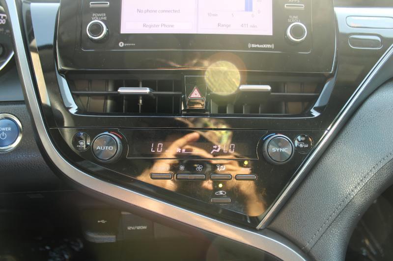 Toyota Camry Hybrid LE CVT (Natl) 2023