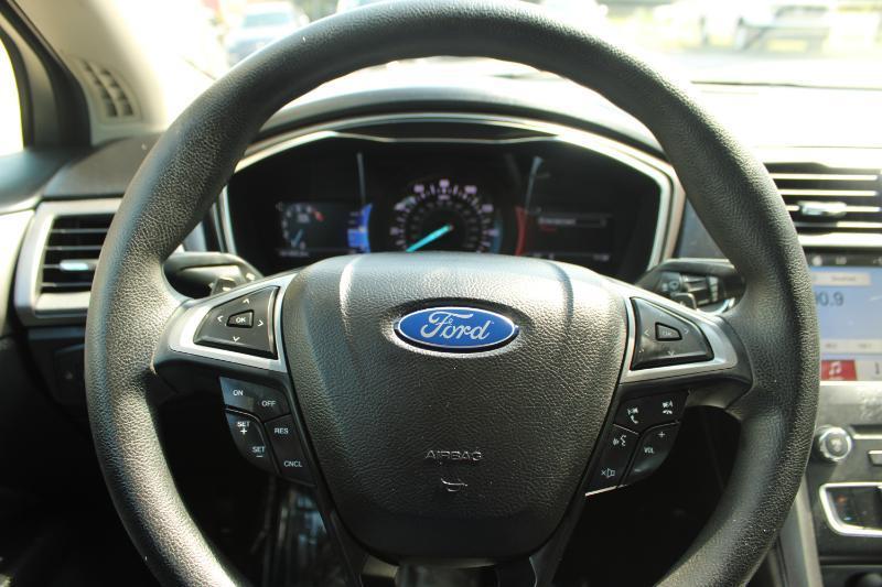Ford Fusion SE FWD 2017