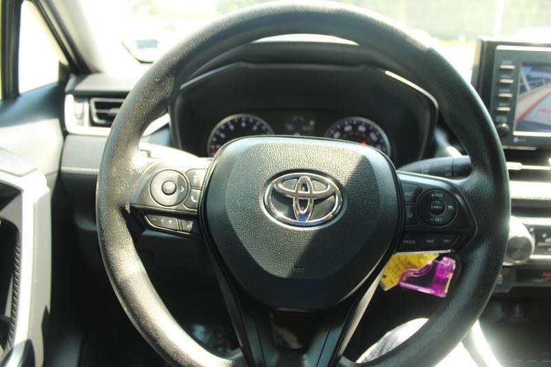 Toyota RAV4 LE FWD (Natl) 2022