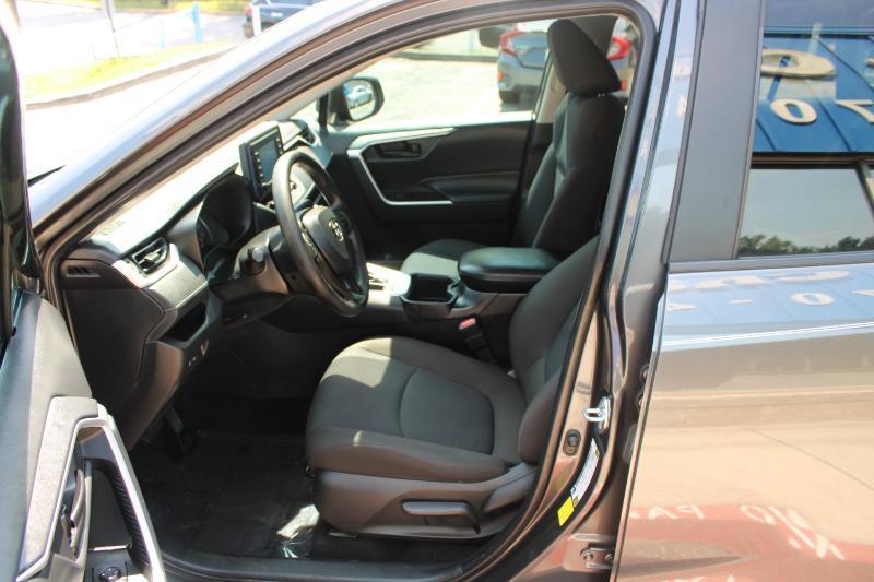 Toyota RAV4 LE FWD (Natl) 2022
