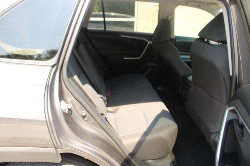 Toyota RAV4 LE FWD (Natl) 2022