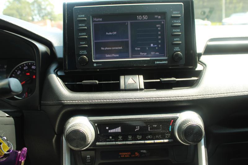 Toyota RAV4 LE FWD (Natl) 2022