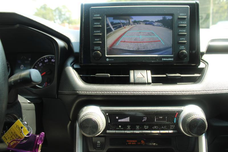 Toyota RAV4 LE FWD (Natl) 2022