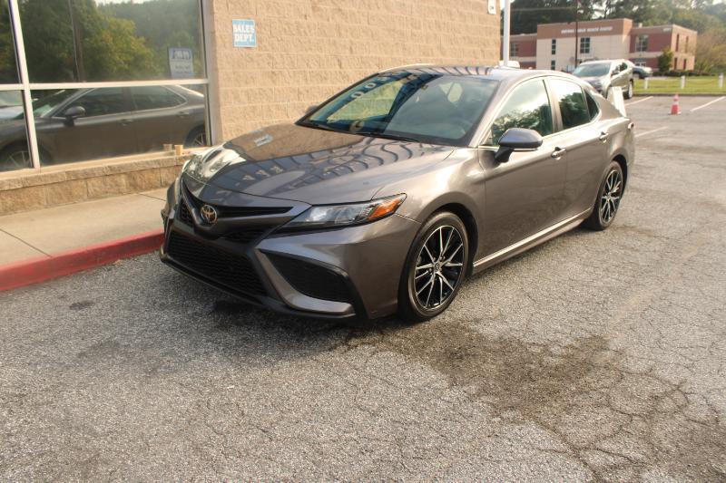 Toyota Camry SE Auto (Natl) 2021