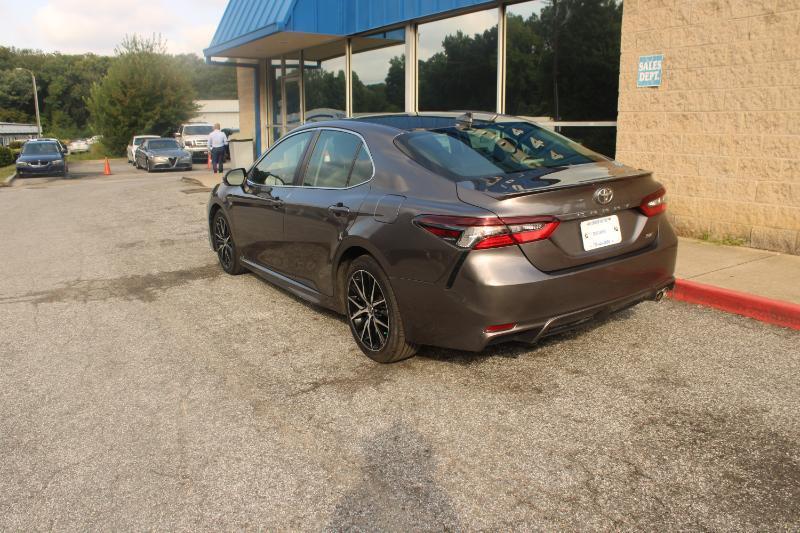 Toyota Camry SE Auto (Natl) 2021