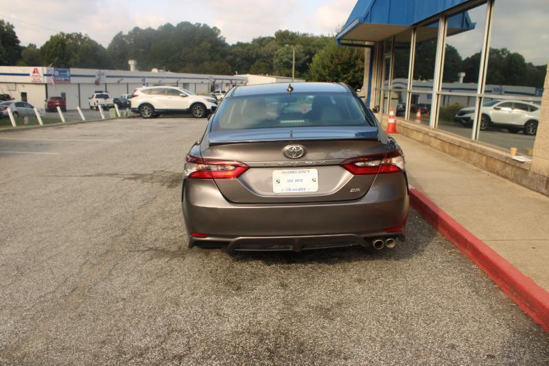 Toyota Camry SE Auto (Natl) 2021