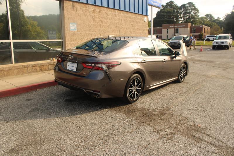 Toyota Camry SE Auto (Natl) 2021