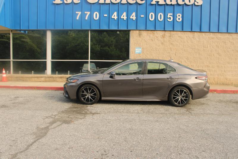 Toyota Camry SE Auto (Natl) 2021