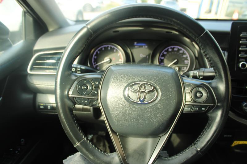 Toyota Camry SE Auto (Natl) 2021