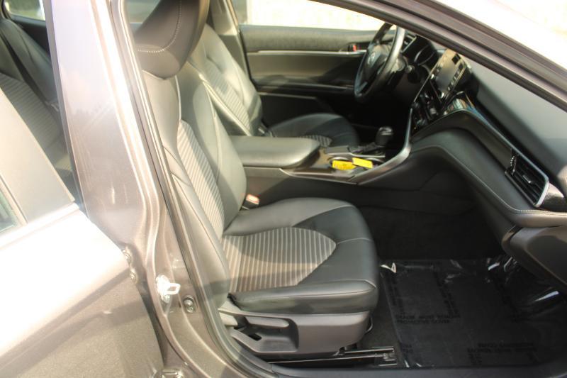 Toyota Camry SE Auto (Natl) 2021