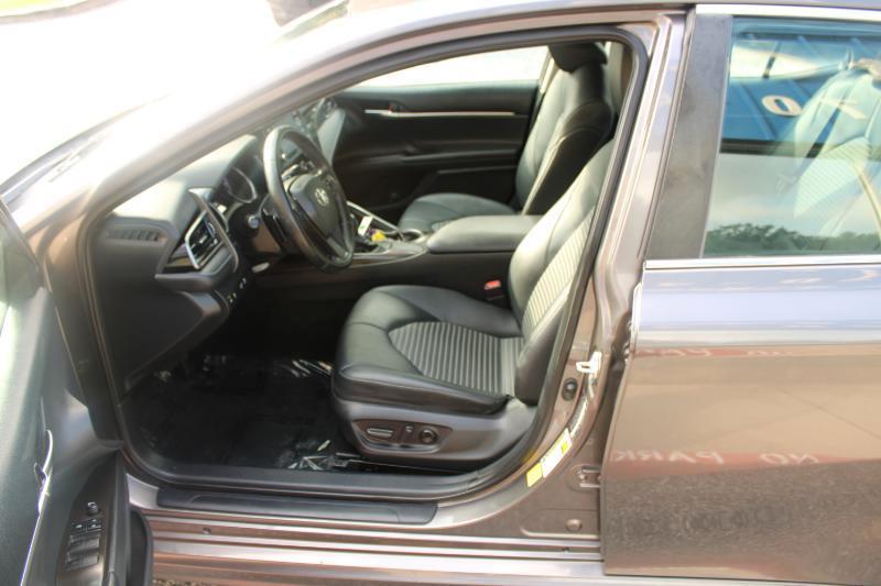 Toyota Camry SE Auto (Natl) 2021